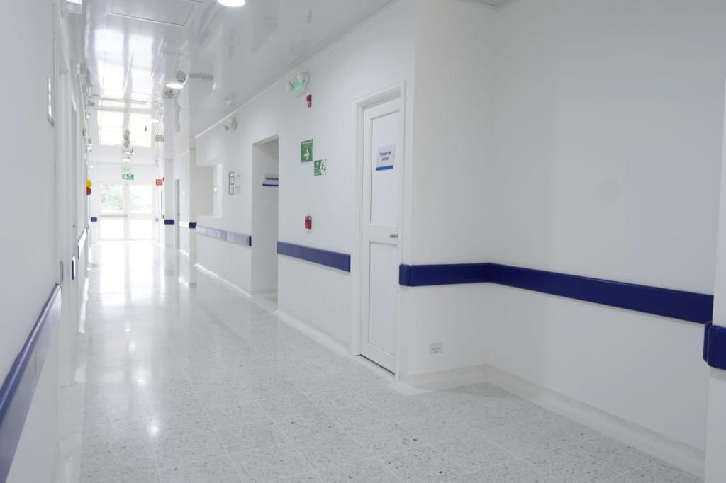#Entregatón 2.0| Desde el <a href="/FondoAdaptacion/">Fondo Adaptación</a> destrabamos procesos y trámites administrativos que retrasaban la terminación de la construcción del hospital de Mahates, Bolívar. Hoy presentamos a la comunidad una moderna infraestructura, que ya tiene contratada toda la dotación.