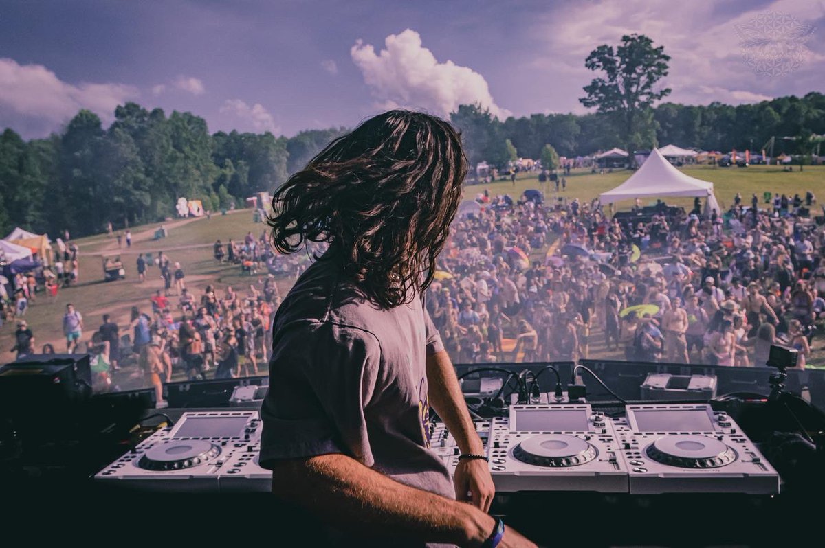 Meduso_bass's tweet image. They gave me the keys to the spaceship this weekend at @soundhavenfestival to take y’all for a little spin 🛸🔊

Thanks to everyone who came out early and bared the heat to throw down with me. Love y’all! 🖤🤘🏼