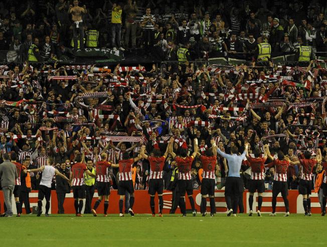 PANDOLFI EMPALADO EN PLAZA IRLANDA tweet media
