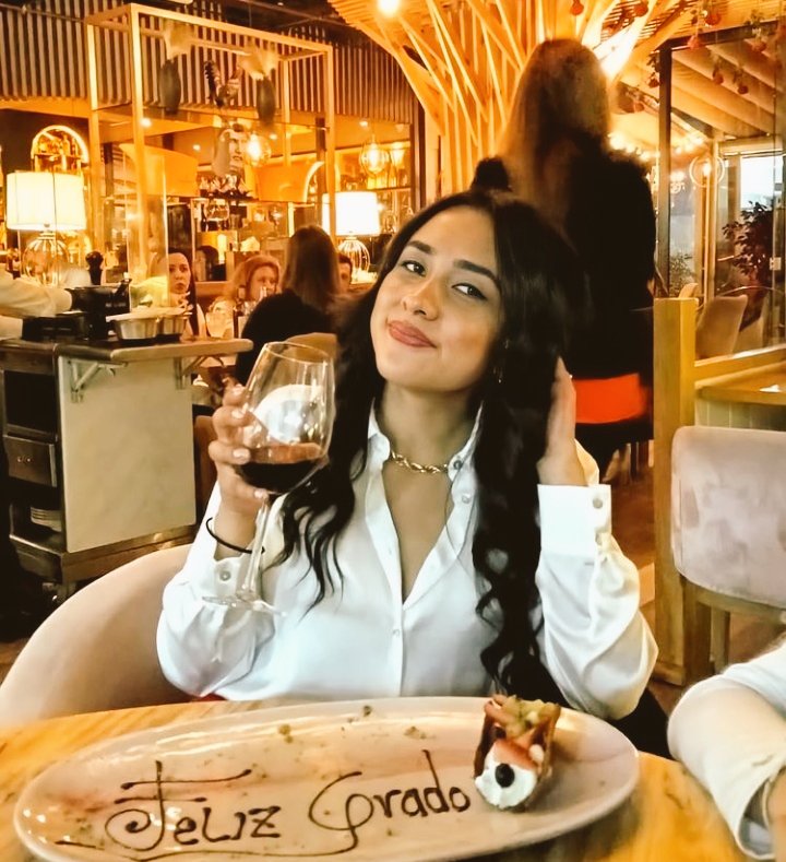dalags__'s tweet photo. @almacenesexito Preparada para seguir coleccionando momentos con mi bebida favorita 🍷❤️ #Expovinos https://t.co/fjRRZuDrYN