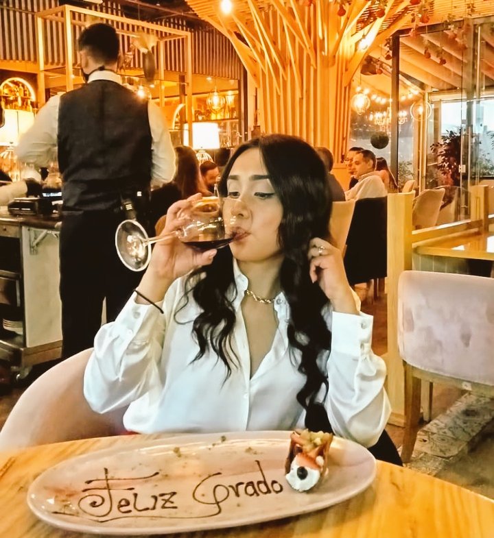 dalags__'s tweet photo. @almacenesexito Preparada para seguir coleccionando momentos con mi bebida favorita 🍷❤️ #Expovinos https://t.co/fjRRZuDrYN