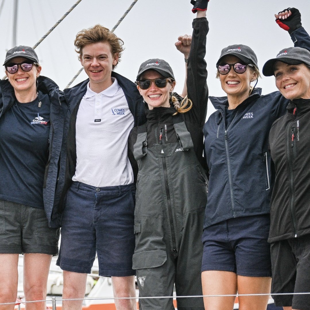 mustoclothing's tweet photo. We had some special guests racing at @cowes_week today! @SangsterThomas @TalulahRiley @CharlotteHawkns @v_pendleton wearing our Official Cowes Week Merchandise Collection. Available to buy in the Musto Cowes store. #CowesWeek #CowesWeek2022 https://t.co/W6OMoozOms