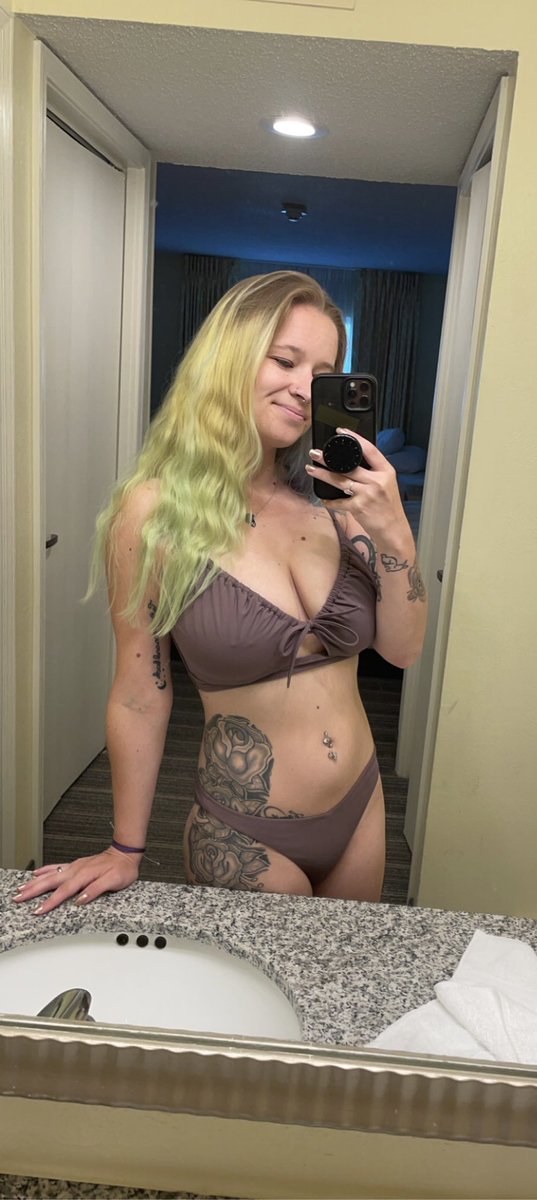 i could drown in my confidence 🔆

sorry twit, you’re the last to see this post 😂