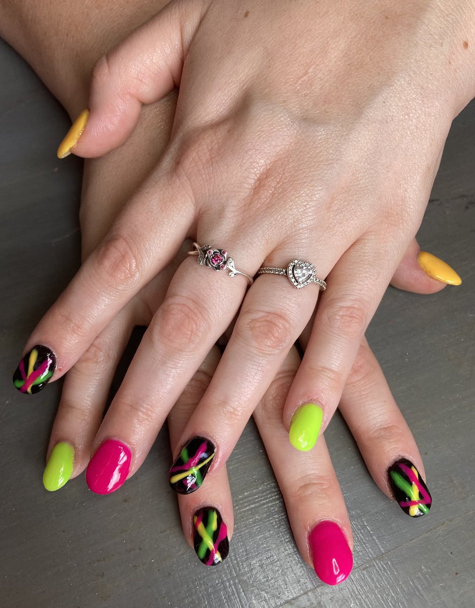 GNicheArt's tweet photo. Crazy Nails
.
.
#GNails #Crazy #CrazyNails #Pink #Green #Yellow #Black #Lines #NailArt #Nails #Art #NailTech #Artist #NailedIt #SummerNails2022 #Summer #SummerNails #FunNails #FunkyNails #PrettyNails #GNiche https://t.co/SpUd0L6aT9