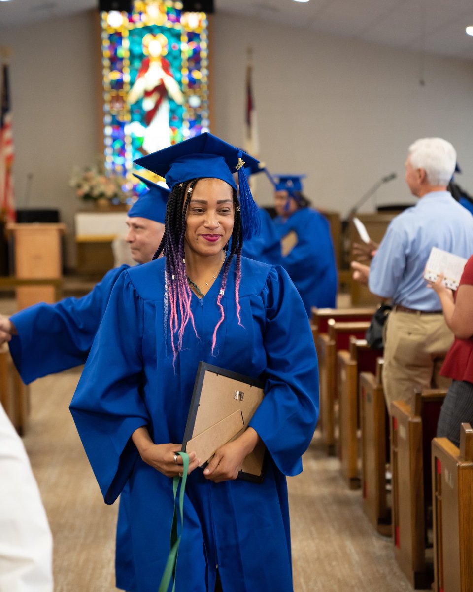jobsforlife's tweet photo. Let's hear it for the recent graduates at #BetterWorkColumbus! These grads were part of their first #JobsforLife program. 🎓 https://t.co/VSz9LofrYJ