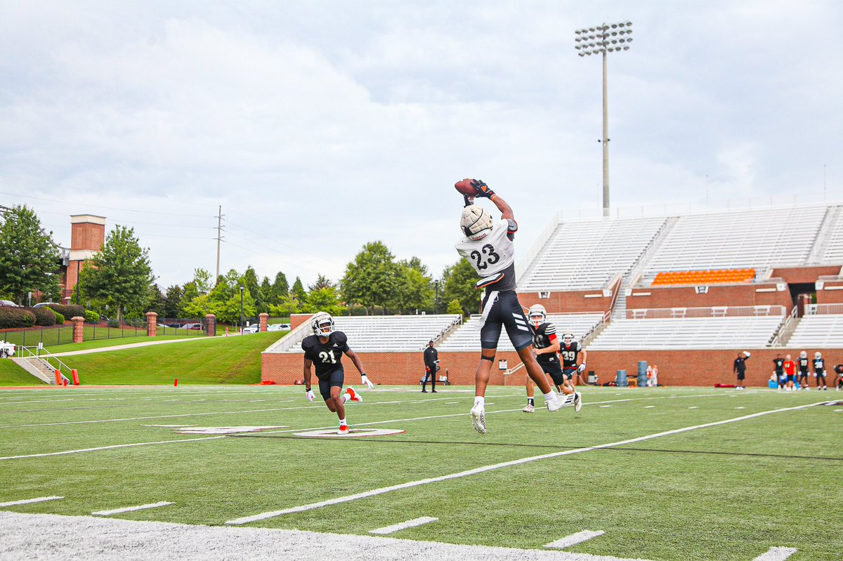 MercerFootball's tweet photo. 𝐖𝐄 𝐆𝐎𝐓 𝐓𝐇𝐄 𝐒𝐇𝐄𝐋𝐋𝐒 𝐎𝐍 𝐓𝐎𝐃𝐀𝐘… 25 days until kickoff, August 27th vs Morehead State 💪 

#RaiseTheBar | #RoarTogether https://t.co/B2mrqYbCZQ