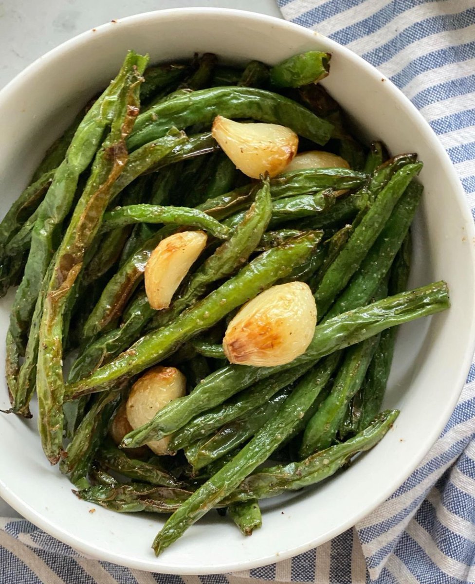 eatsmart's tweet image. What's long, green, and full of goodness? Green Beans! Pick up a pack of our triple-washed green beans to make dinnertime a delicious breeze. Thanks to @katiejasiewicz for the shot. 
Find green beans near you:  eatsmart.net/locator/