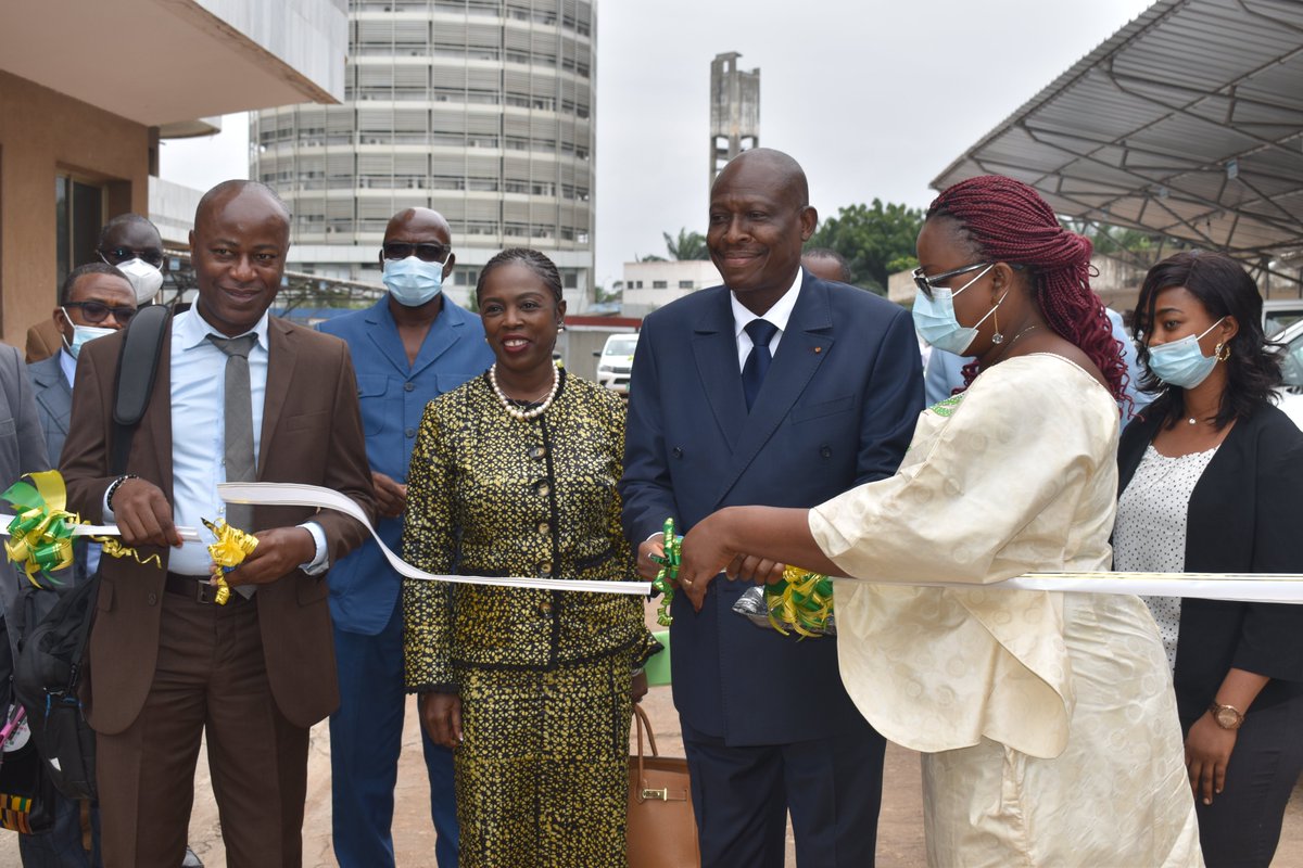 UNFPA_TOGO's tweet image. #RGPH5
Cérémonie officielle de remise de matériels roulant ce jour acquis dans le cadre de la mise en œuvre du PHASAO de la @Banquemondiale . 
3️⃣2️⃣ véhicules d&apos;un coût total de 657.550.000 FCFA qui seront essentiellement déployés dans le cadre de la collecte des données du #RGPH5