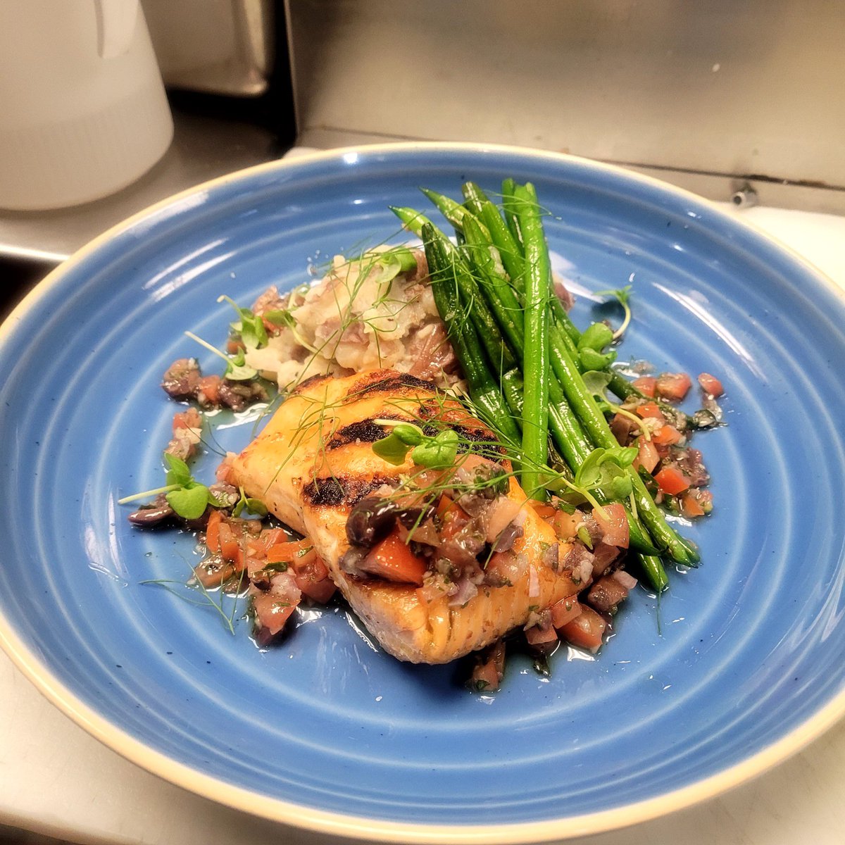 Exciting news! We’ve just released an updated seasonal menu and you can now try a number of new, delicious plates at the Members’ Grille! 

Stop by the Clubhouse for lunch or dinner and experience the new menu for yourself! 😍

#Troon #GoodEats #MembersGrille