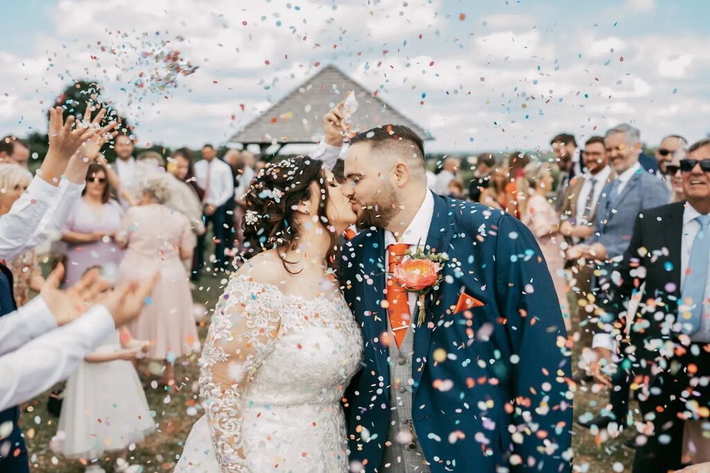 What a beautiful July wedding at the stunning Cherry Barn 🌸
Huge congratulations to C&L who were able to finally tie the knot after all the delays over the last few years! 💕
Such a joyous occasion 🎉

#barnwedding #orchardwedding #weddingconfetti #engagedtobemarried #shesaidy…