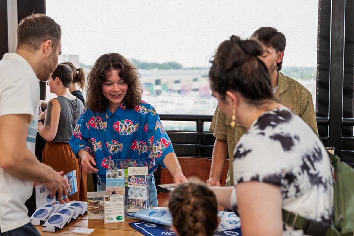 SeaGrantNC's tweet photo. #CommunityEngagedIntern Michaela Abraham studies fisheries, wildlife, &amp; conservation bio at @NCState. She did coms &amp; outreach for the #NCOysterTrail, spreading the word about the many benefits of our state’s native Eastern oyster. 🦪 #SGIntern @SeaGrant @nc_oysters https://t.co/1tMmx057qz