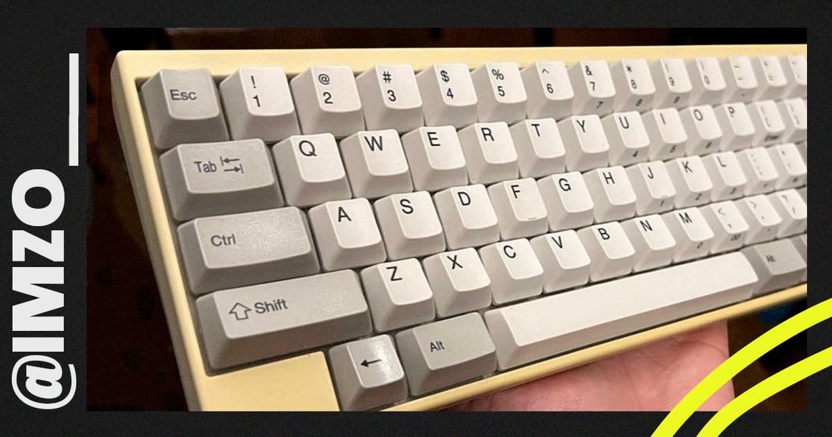 HHKB_US's tweet photo. So light and balanced, you can hold it in the palm of your hand. Isn’t that right, @imzo_?
#HHKB #TopreTuesday #MechanicalKeyboard https://t.co/kSOWhlMHGn