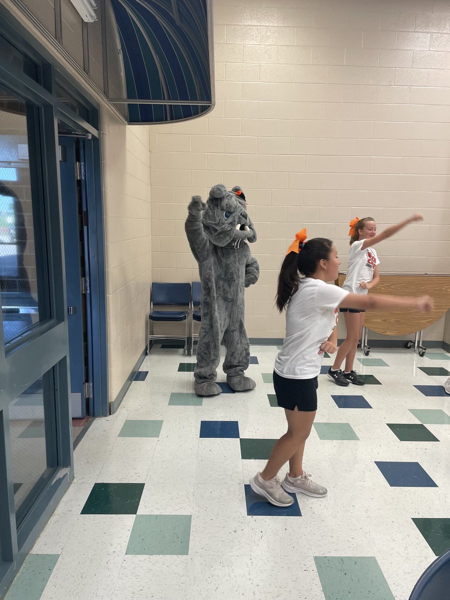 PaulJLarkin's tweet photo. Back to School Inservice in Syracuse kickoff with a wonderful breakfast and a Pep Rally with the Cheerleaders. A great way to start the year!@PlunkettLiz ⁦@SyracusePrin⁩ ⁦@USD494AD⁩ https://t.co/o1qAUiy9Gz