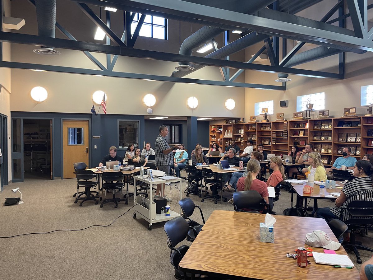 PaulJLarkin's tweet photo. Back to School Inservice in Syracuse kickoff with a wonderful breakfast and a Pep Rally with the Cheerleaders. A great way to start the year!@PlunkettLiz ⁦@SyracusePrin⁩ ⁦@USD494AD⁩ https://t.co/o1qAUiy9Gz