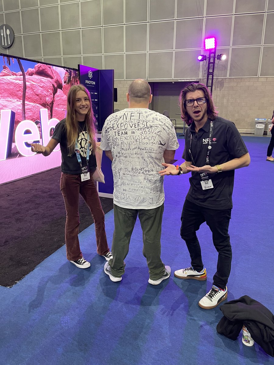 goexpoverse's tweet photo. Plz help us find &amp; tag this unsung hero with the SOL | ETH vote shirt 👕🖊 #expoverse #solana #Ethereum https://t.co/jpniI2GiMk