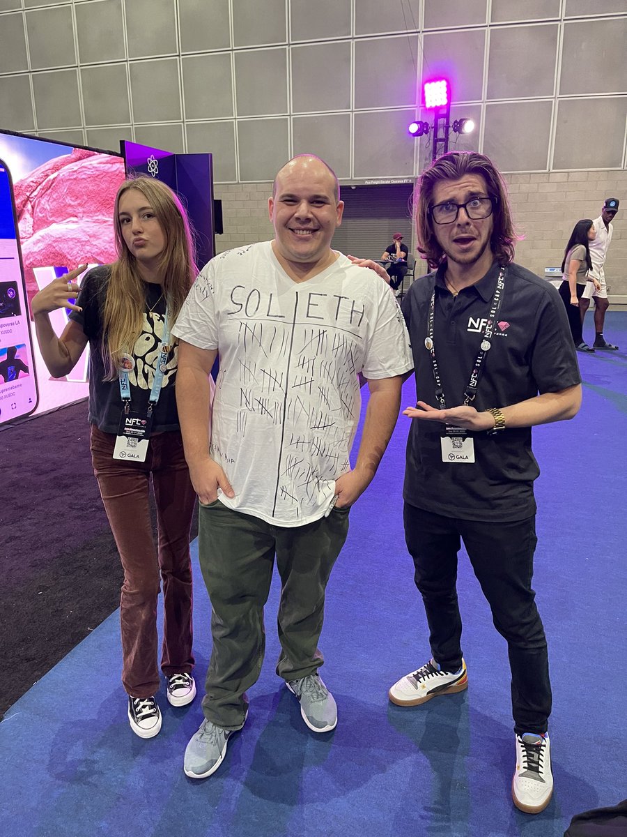 goexpoverse's tweet photo. Plz help us find &amp; tag this unsung hero with the SOL | ETH vote shirt 👕🖊 #expoverse #solana #Ethereum https://t.co/jpniI2GiMk