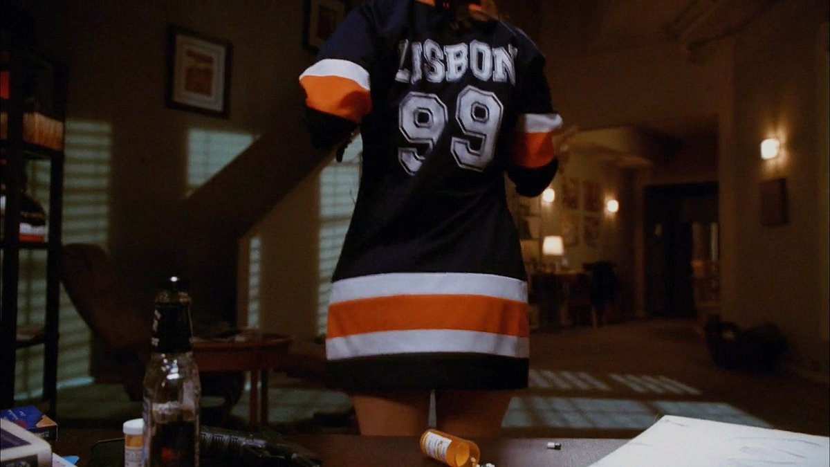 lisbonthinker's tweet photo. teresa lisbon on red badge (third episode, season two). https://t.co/EiTIdxhiyY
