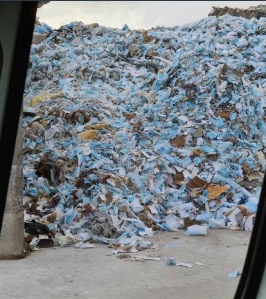 AlixG_2's tweet photo. I'm so relieved we got rid of plastic straws🤦 https://t.co/mPNlA9mSGH