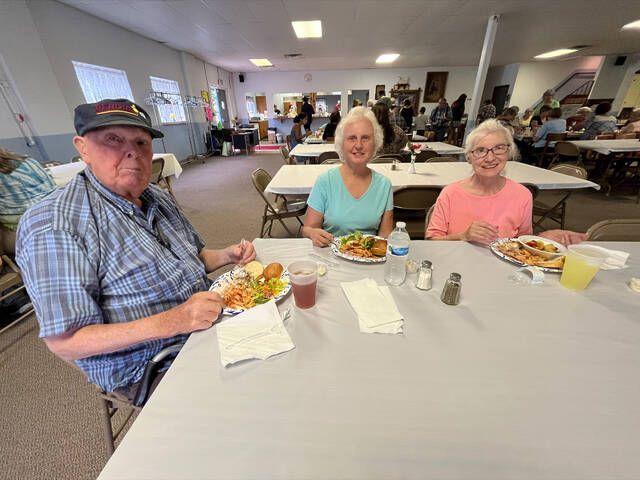 TheCall2Cook's tweet photo. College student who cooks for a golf course agreed to cook for 3 #UMC churches hoping to begin a monthly free community meal in Wapwallopen, PA. “Anything I can do to help our community,” he said. @susconf #UMC @TLnews  https://t.co/oknWMZO2oC https://t.co/19kBgMgg3s