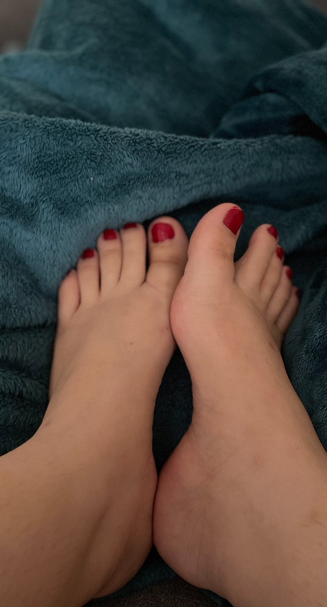Frenchubby1's tweet photo. Très fière de ma pédicure 👌 J’ai les pieds tous doux ☺️ #feetfethish #feetfethish #feetfetiche #feet https://t.co/efvuOslfWB