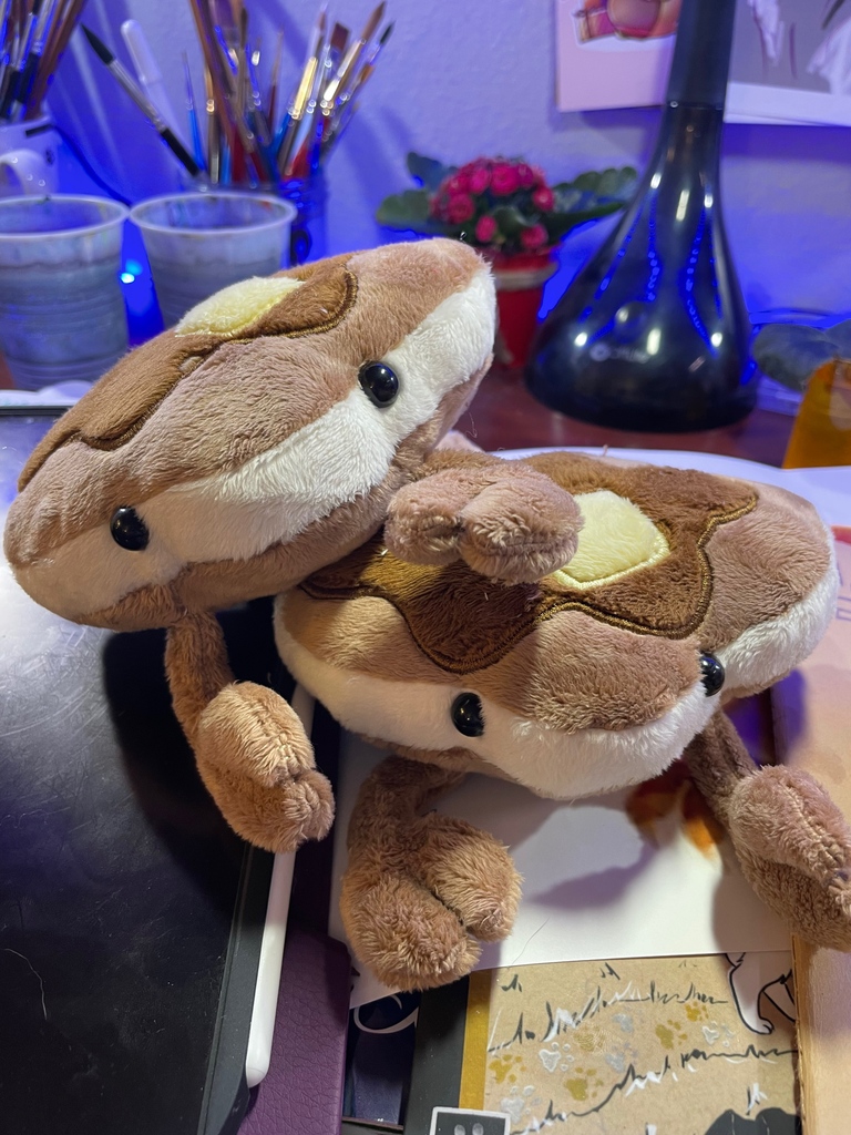 korilynneillo's tweet photo. KLONDIKE THE PANCAKE CRAB is the hero of his own 3 book #PB series (MS in progress). Klondike LOVES to eat pancakes so much that it's hard to convince him to eat other foods! He's a little different from the animals in his community, but finds his own way to fit in.

#DVart #OG https://t.co/ufK2IqozHs