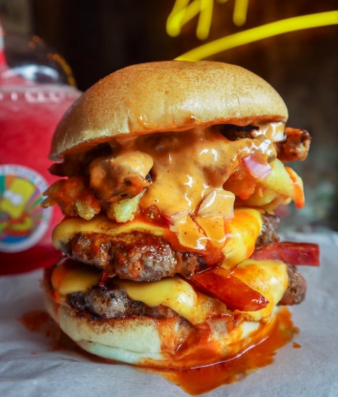 FamousEats's tweet photo. We’re BACK!
Our new NQ playground is open (the old homesweet) and to celebrate we got new NQ exclusive burgers and squishies

RT competition - tag a friend
 - giving away 20 to random people all week 🍔🥤💥 https://t.co/I5jY66xf93