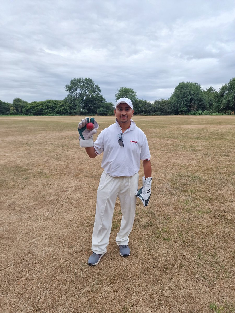 ReadingLionsCC's tweet photo. Saturday Performance of the week against Berkshire Royals CC
1. Anand - 5 Catches behind the wickets 
2. Karthi - 3/31 
3. @ParamPalanisamy- 3/10 
4. Shiva - 54*
5. Vinoth - 50* https://t.co/tQ9w5tyA4r