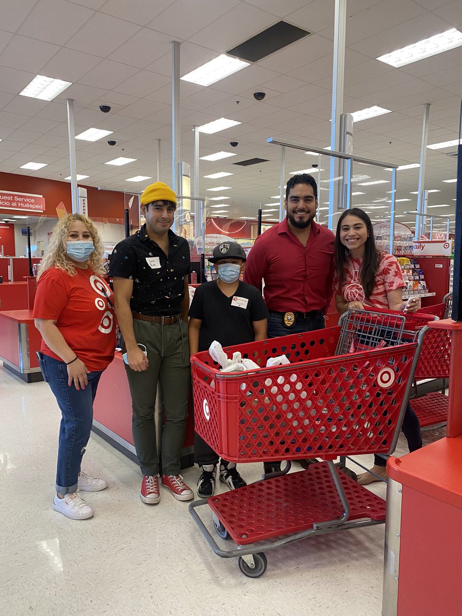 jessicaleega's tweet photo. Back to school shopping spree w/ some of my favorite people! Love giving back! #d305 #targetdoesitagain #unitedway 🎯🎒 https://t.co/5FjRESOHMR