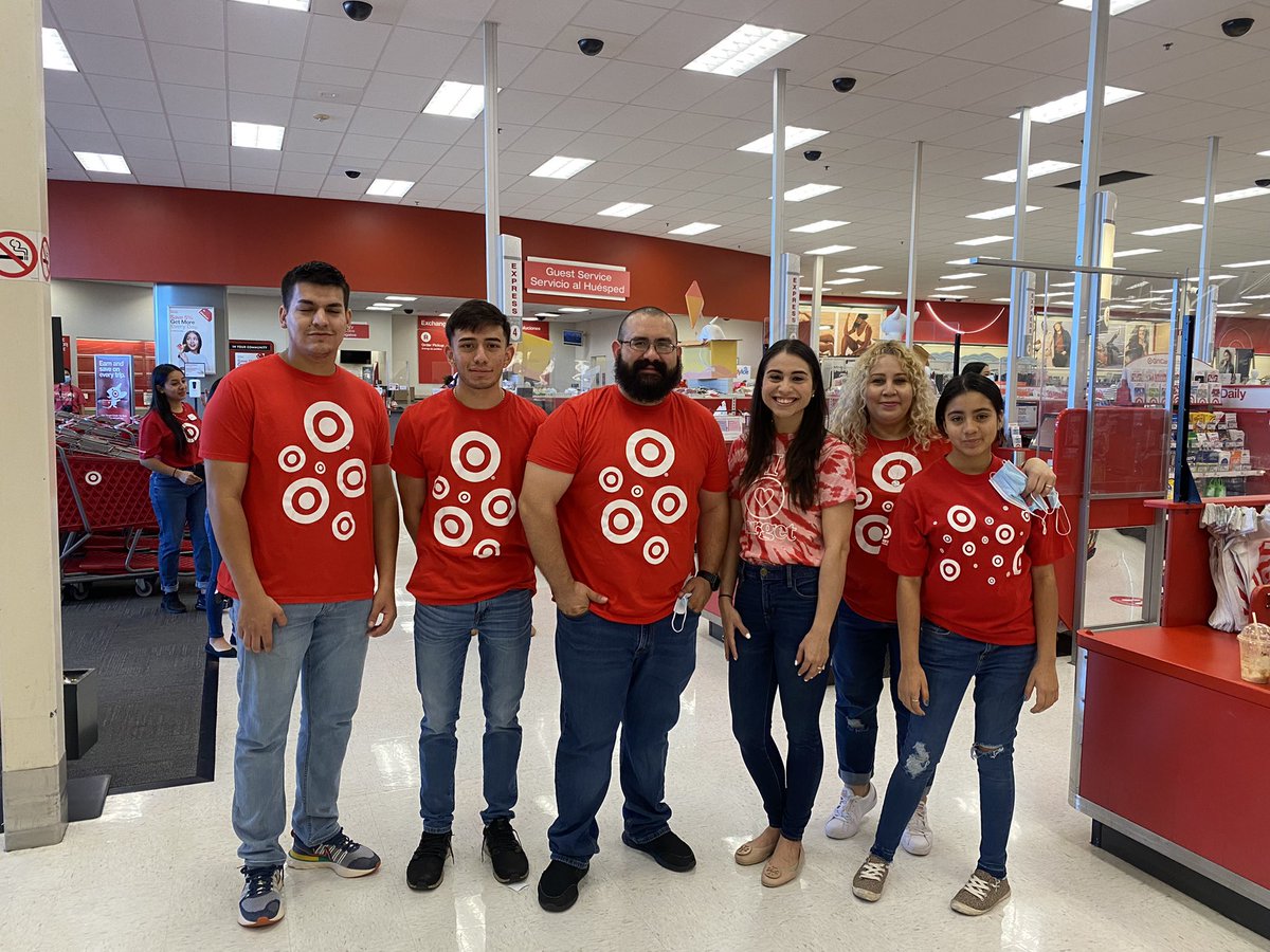 jessicaleega's tweet photo. Back to school shopping spree w/ some of my favorite people! Love giving back! #d305 #targetdoesitagain #unitedway 🎯🎒 https://t.co/5FjRESOHMR