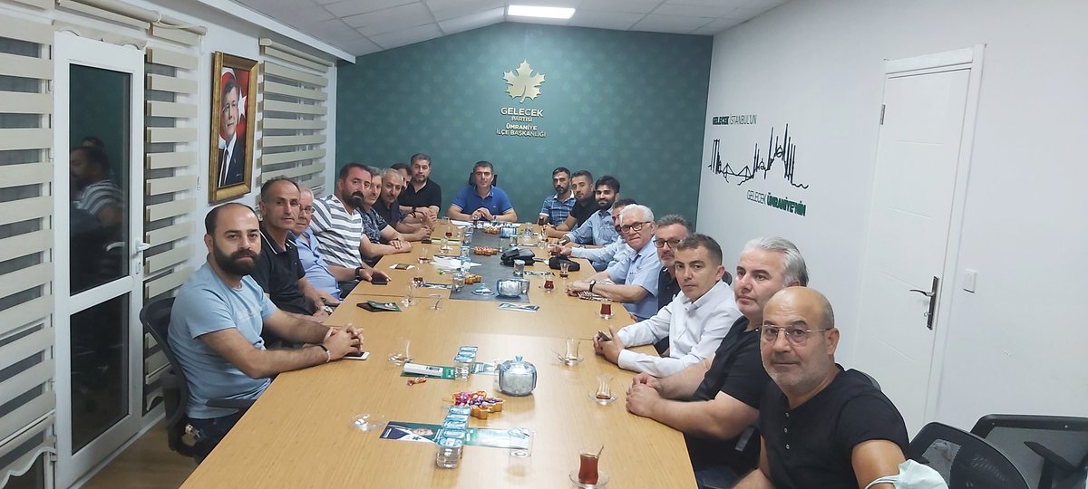 GelecekUmraniye's tweet photo. Haftalık olağan toplantımızı, İl gözlemcimiz @av_yavuzcengiz, İlçe Başkanımız @esedatcakiroglu riyasetinde gerçekleştiriyoruz.

Türkiye’nin dünkü sorunlarının farkındayız, bugün yapılması gerekenleri biliyoruz ve geleceği inşa edecek donanım ve kararlılık ve teşkilatlara sahibiz. https://t.co/D2hGn8sXZa
