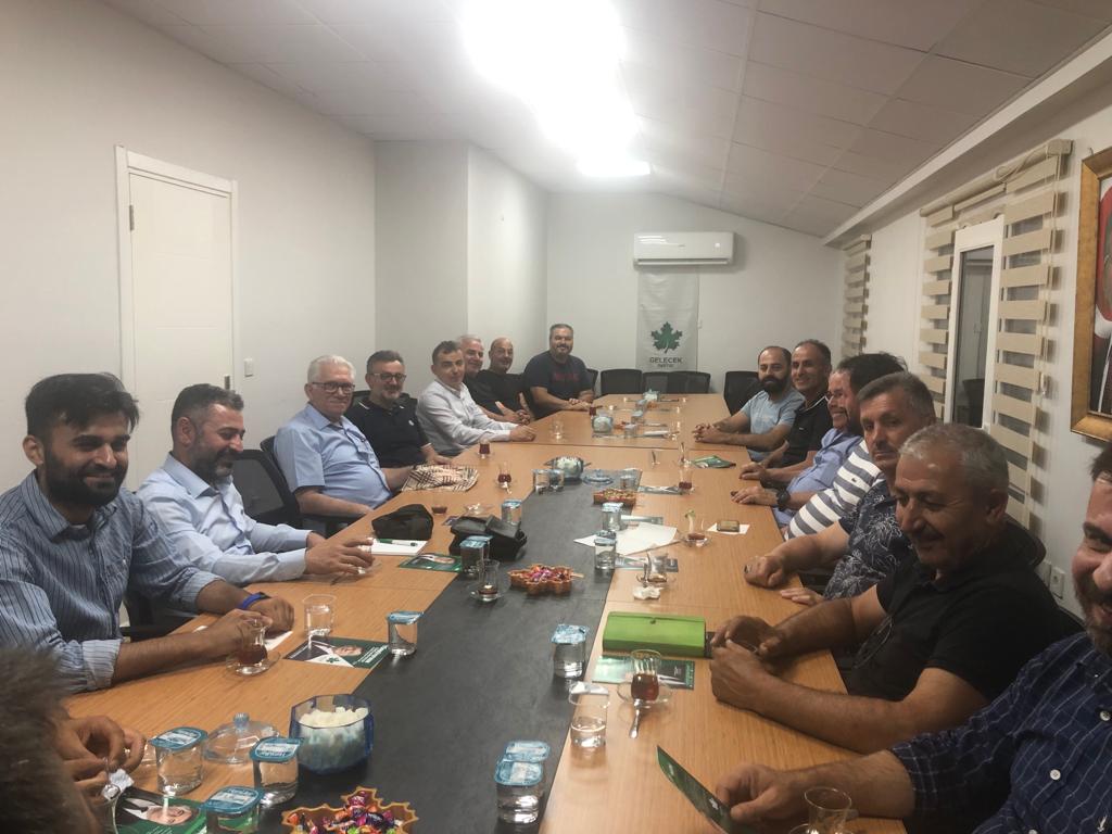 GelecekUmraniye's tweet photo. Haftalık olağan toplantımızı, İl gözlemcimiz @av_yavuzcengiz, İlçe Başkanımız @esedatcakiroglu riyasetinde gerçekleştiriyoruz.

Türkiye’nin dünkü sorunlarının farkındayız, bugün yapılması gerekenleri biliyoruz ve geleceği inşa edecek donanım ve kararlılık ve teşkilatlara sahibiz. https://t.co/D2hGn8sXZa