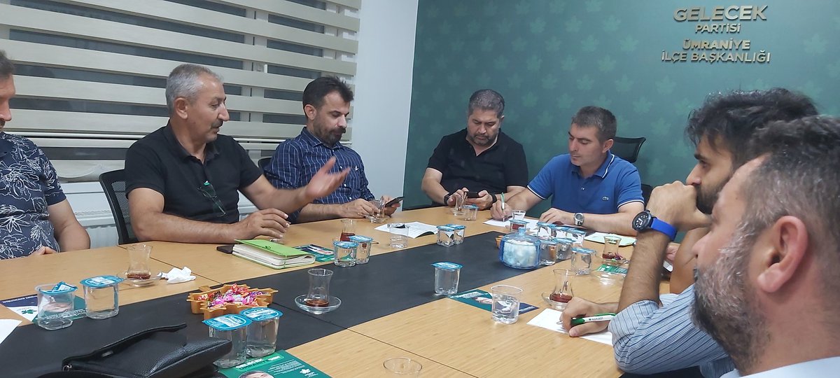 GelecekUmraniye's tweet photo. Haftalık olağan toplantımızı, İl gözlemcimiz @av_yavuzcengiz, İlçe Başkanımız @esedatcakiroglu riyasetinde gerçekleştiriyoruz.

Türkiye’nin dünkü sorunlarının farkındayız, bugün yapılması gerekenleri biliyoruz ve geleceği inşa edecek donanım ve kararlılık ve teşkilatlara sahibiz. https://t.co/D2hGn8sXZa