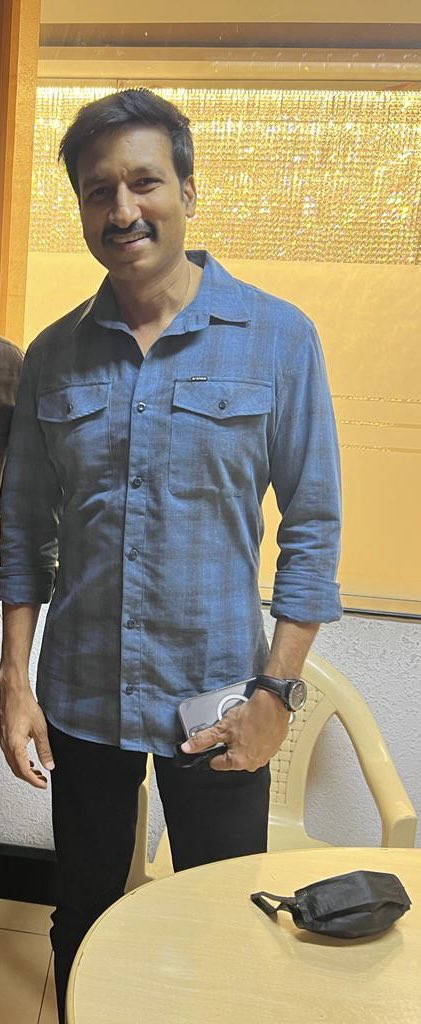 RuthlessREBELS_'s tweet image. #Prabhas &amp;amp; @YoursGopichand watched #TopGun  at #PrasadsLargeScreen 

Friends Goals B/w these two buddies are always 😍😍😍