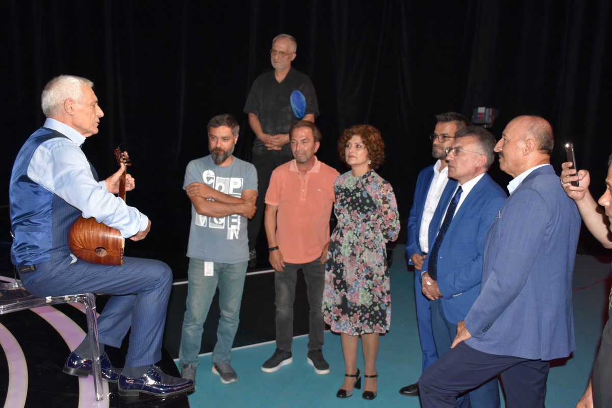 CAltunay's tweet photo. Mv. Abdullah Güler, Kadın Kolları Çevre Şehir ve Kültür Başkanımız Gaye Koz, Beyoğlu İlçe Başkanımız Enes Özkan ile birlikte, Şükriye Tutkun ve Ali Osman Erbaşı'nı çalışma yaptıkları stüdyoda ziyarette bulunduk.
İlgi ve alakalarından dolayı teşekkür ederiz.
#YüzYüze100Gün https://t.co/SMAbqgxq5F