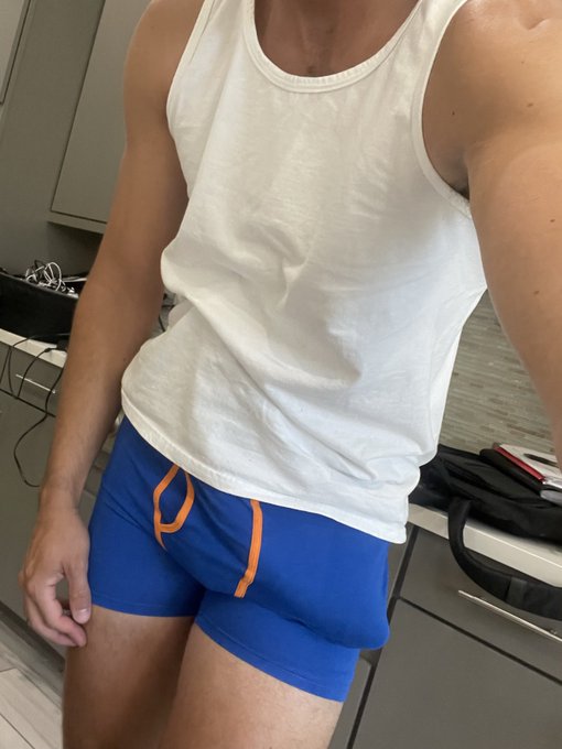 Having some fun on set today https://t.co/fMoKyKq0jS