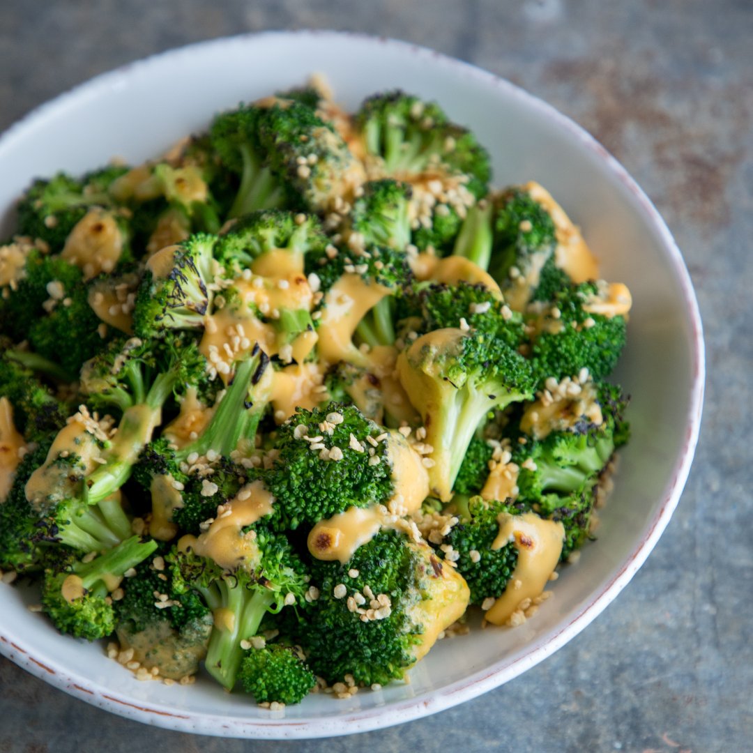 eatsmart's tweet image. What's your favorite way to sneak in more veggies to the family meals? Drop your genius ideas below! 

Our favorite hack? Vegetable kits to make meal prep easier than ever.

Get your greens on: eatsmart.net/washed-prepped…