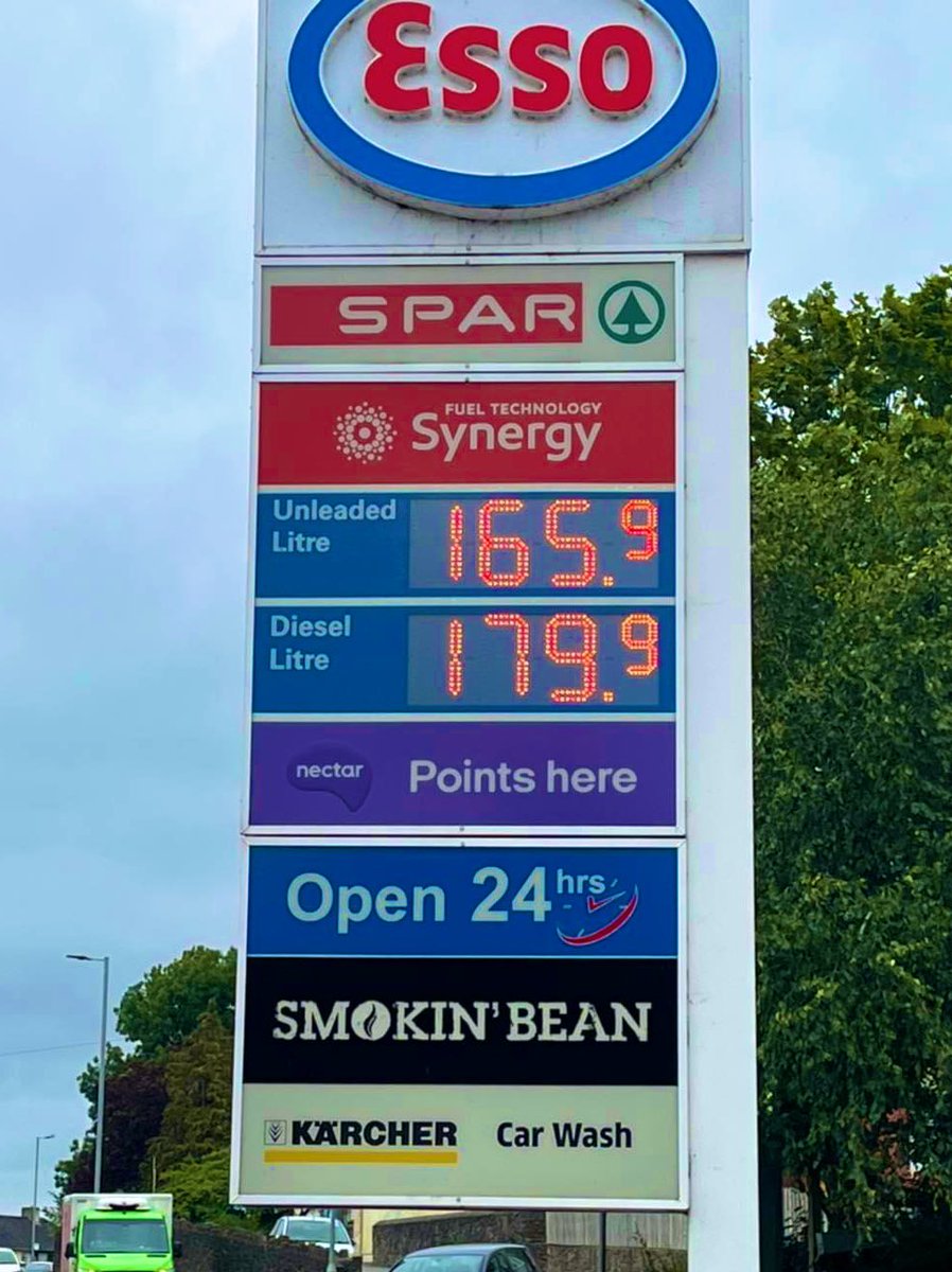 matthewBREND's tweet image. If you’re in Barnstaple and need to fuel up, we’ve dropped the price again today at Taw Garages, Barbican Road... ⛽️