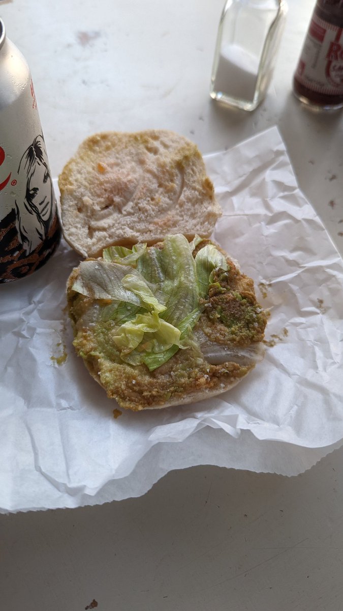 phoenixpsd's tweet image. @BricklanebagelCo So this is apparently the quality of a brick lane bagel once you go outside London and yes it had a slice of tomato, that was the only edible item as the bagel is like a brick!