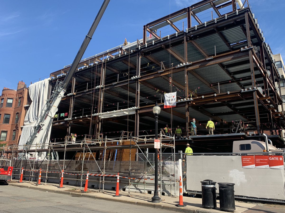 L3CapitalLLC's tweet photo. The structure of 149 Newbury Street is now complete! Shawmut hosted a “topping off” ceremony earlier this summer as the project team celebrated this historic milestone.  You can read about it at the link in our bio. #149NewburySt #BackBay #Boston #L3Capital #PrimeUrbanRetail https://t.co/ySDau9qMKN