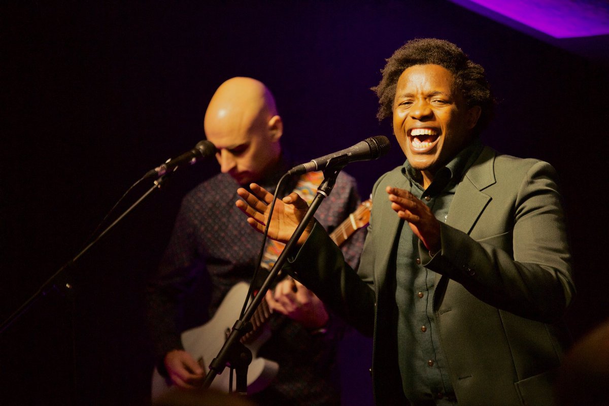 StoneJets's tweet photo. Throwback to performing at ArtyBarn in Hemel Hampstead. 🪩A night to remember. 📸by @JohnDSeymour #stonejets #livemusic https://t.co/yUR5aOWBIe