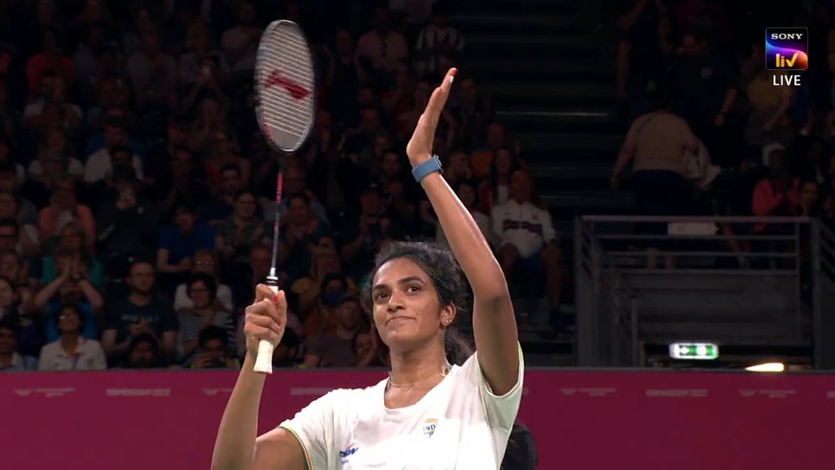 itsmepriyankaa's tweet photo. Will always support and cheer for no matter what... She came, she saw, she conquered 🥺💖🫂. Words are falling short for me to articulate my feelings. Seeing her win feels so personal to me 💖. Congratulations @Pvsindhu1 💐

#CommonwealthGames https://t.co/sYcydDrpB7