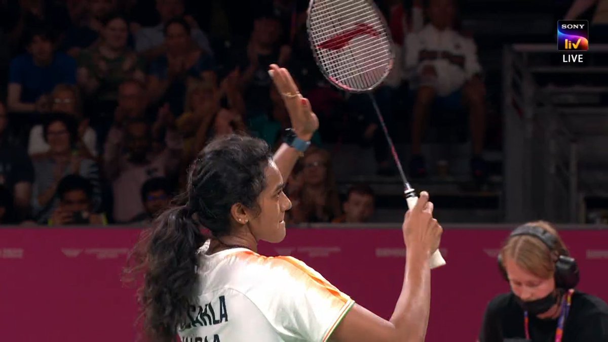 itsmepriyankaa's tweet photo. Will always support and cheer for no matter what... She came, she saw, she conquered 🥺💖🫂. Words are falling short for me to articulate my feelings. Seeing her win feels so personal to me 💖. Congratulations @Pvsindhu1 💐

#CommonwealthGames https://t.co/sYcydDrpB7