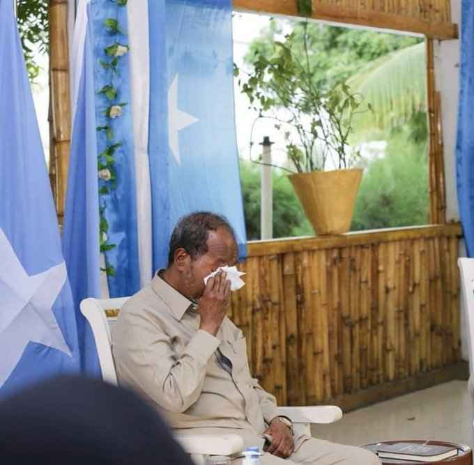 Sharmarkei's tweet photo. If the empathy &amp; tears #HSM has shown were true, he would first meet with the victims' families to ask if it would be okay to nominate #Roboow as minister. If he has their ok,then it's ok.Really now, ministers of religion, since when do AS have any knowledge of religion? #Somalia https://t.co/Alefv6ZMqR