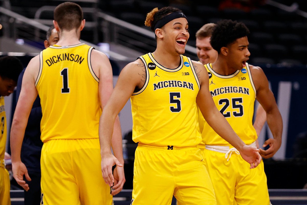 Extremely blessed and honored to receive an offer from the University of Michigan! #AGTG #e4yall #GoBlue @umichbball @sfscoach5 @TTOBasketball
