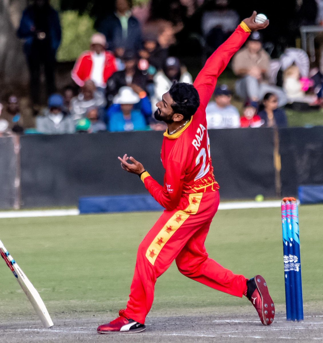 bantszw's tweet image. @SRazaB24 since day one bro😭 how many likes to get a chevron tshirt?????