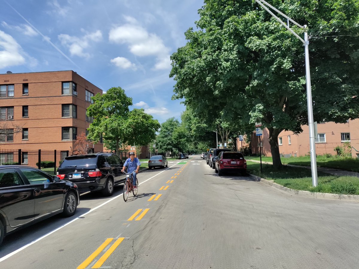 ChicagoDOT's tweet photo. The new Berwyn Neighborhood Greenway, funded by @chicagosmayor’s #ChicagoWorks program, includes a contraflow bike lane and lowered speed limit of 20mph to help people biking to the North Shore Channel Trail. CDOT is working to extend the project east of Western Ave. https://t.co/ndLE0m8xbu