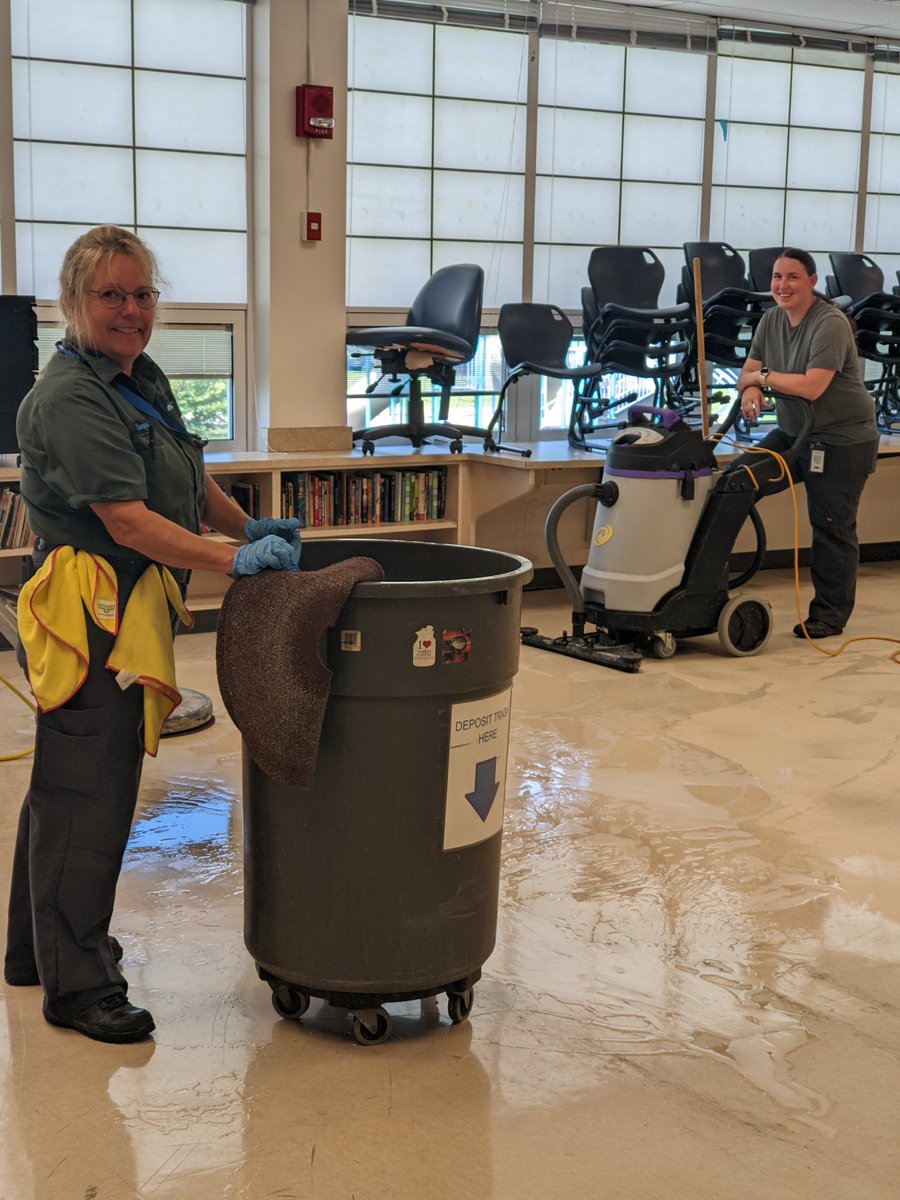 SMCPS_Ops's tweet image. The LES Building Service crew has put in SOOO many hours of hard work this summer....and the results are wonderful!