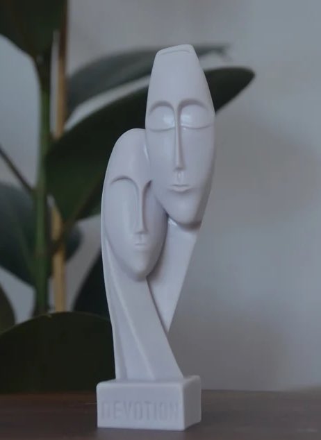 renarthome's tweet photo. @Etsy Devotion Sculpture 🤍🫶
#weddinggift 
📎 https://t.co/fzLR73NsNe https://t.co/Ag5TuujRDB