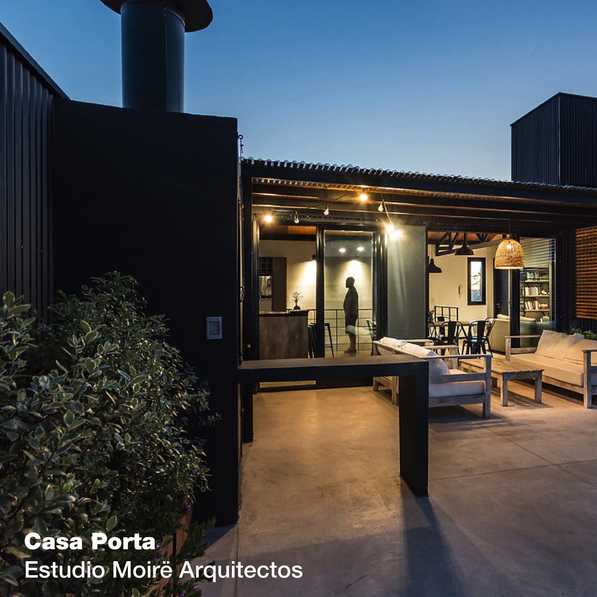 ConstruccionAR's tweet photo. Arquitectura de basamento y remate
Casa Porta de Moirë arqs: otra forma de recrear la tradicional composición tripartita
#obras #materiales #arquitectura #arquitecturaargentina #construccion #basamento #remate #liviano #pesado #steelframe #chapa #architecture #archilovers https://t.co/giCCeQqotc