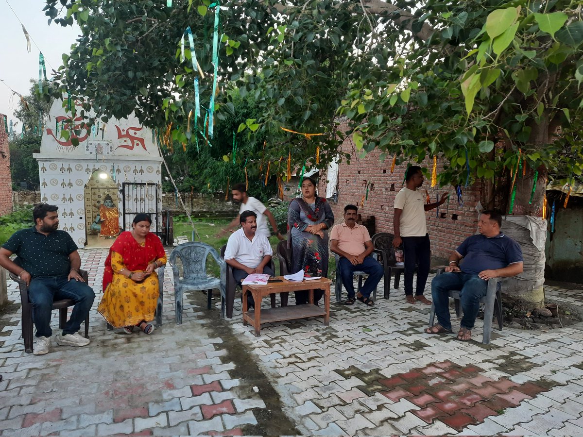 DeepakAbrol9's tweet photo. Bjp City Mandal Kathua
#HarGharTiranga #ForNation
Ward No. 17 @narendramodi @DrJitendraSingh @ImRavinderRaina @AmitShah https://t.co/nik7M72lbI